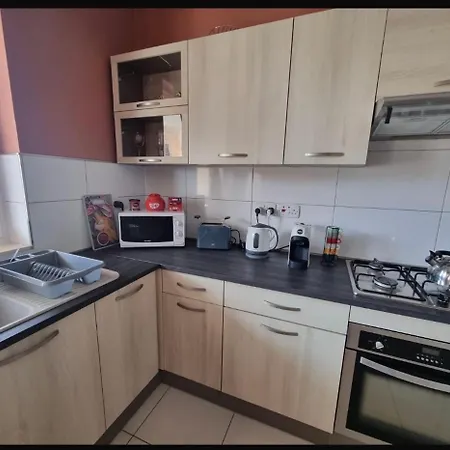 Bright Two Bedroom In Heart Of Qawra شقة *