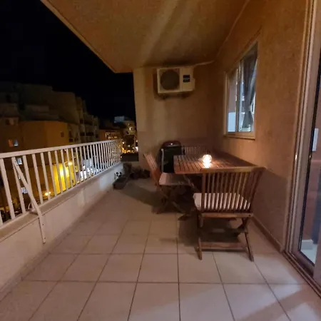 Bright Two Bedroom In Heart Of Qawra *