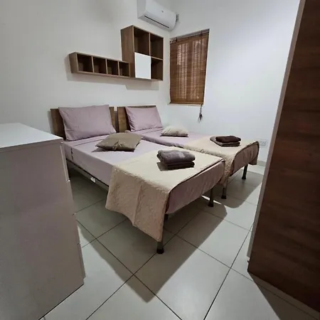 Bright Two Bedroom In Heart Of Qawra